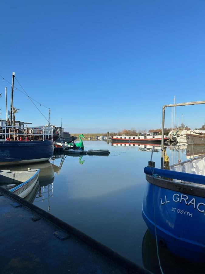 Toosey Lass - St Osyth Creek Saint Osyth Exterior foto
