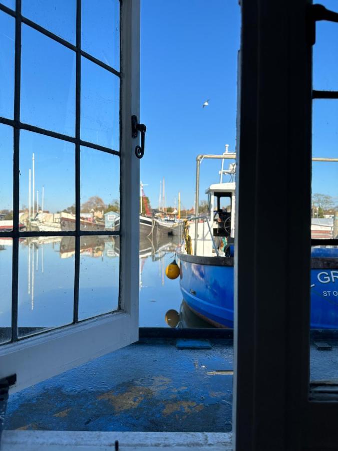 Toosey Lass - St Osyth Creek Saint Osyth Exterior foto